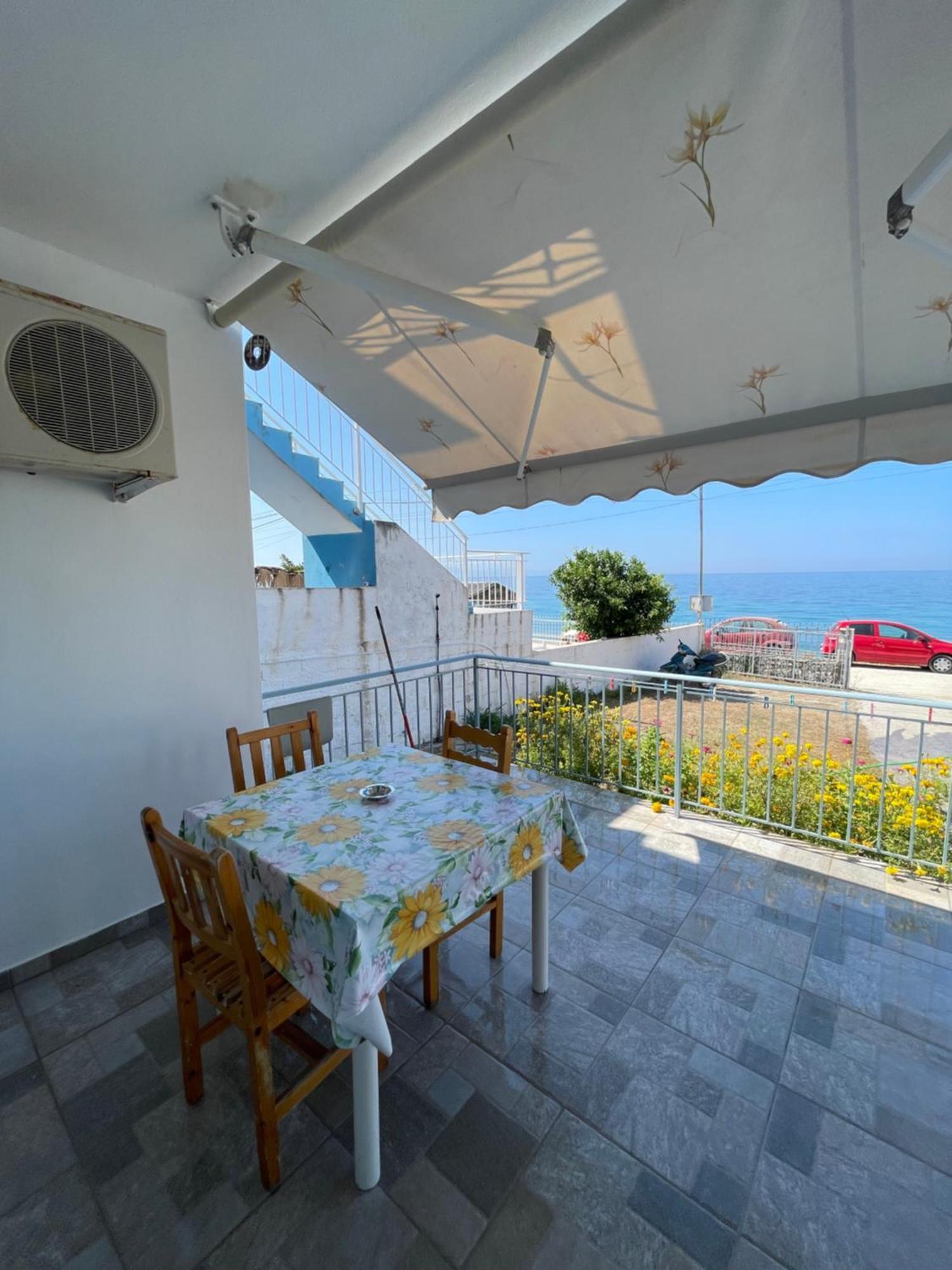 Vila Gusti Guest House Borsh Bagian luar foto