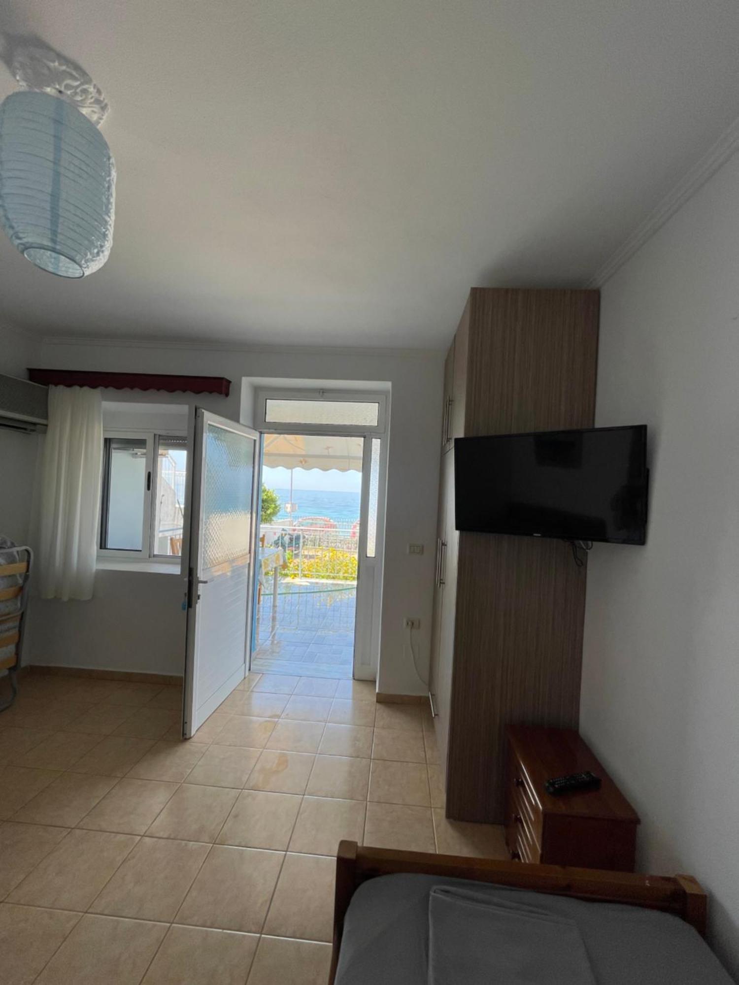 Vila Gusti Guest House Borsh Bagian luar foto