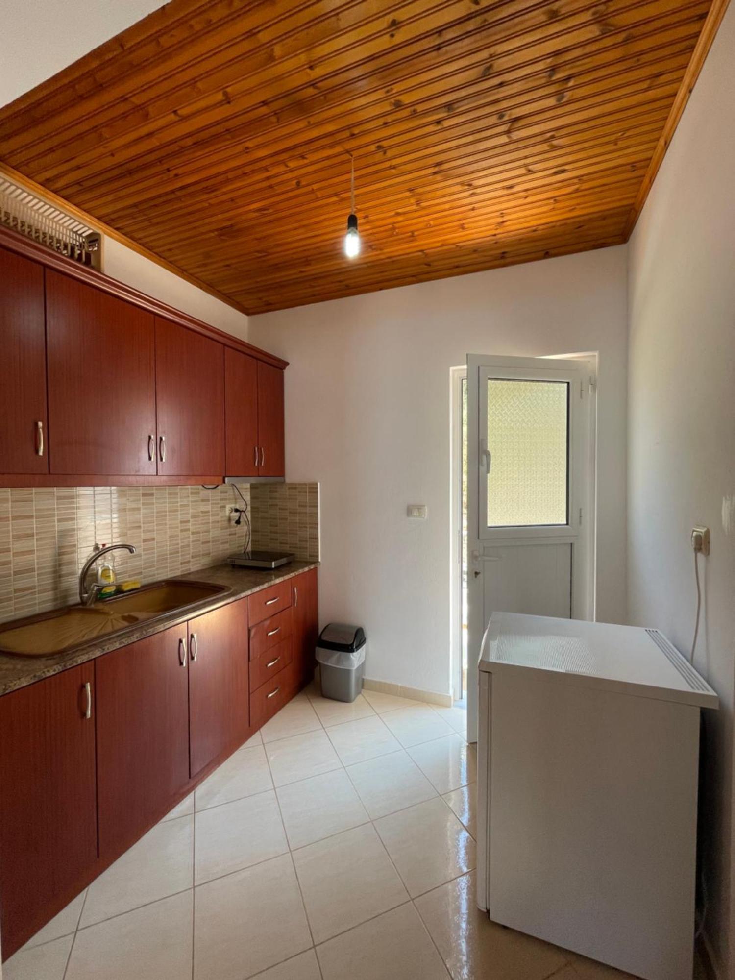 Vila Gusti Guest House Borsh Bagian luar foto